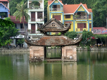 ... một nét cổ kính giữa kiến trúc hiện đại của cảnh quan xung quanh.