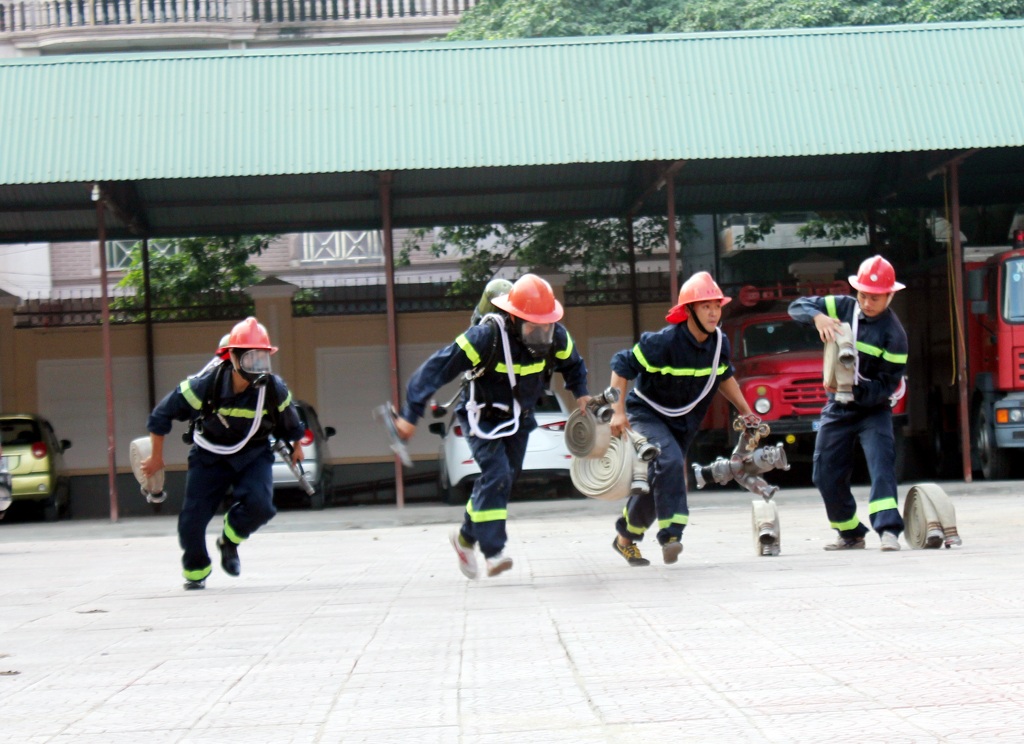 Khi có báo động, người lính PCCC - CHCN có tối đa 2 phút để có mặt tại xe.