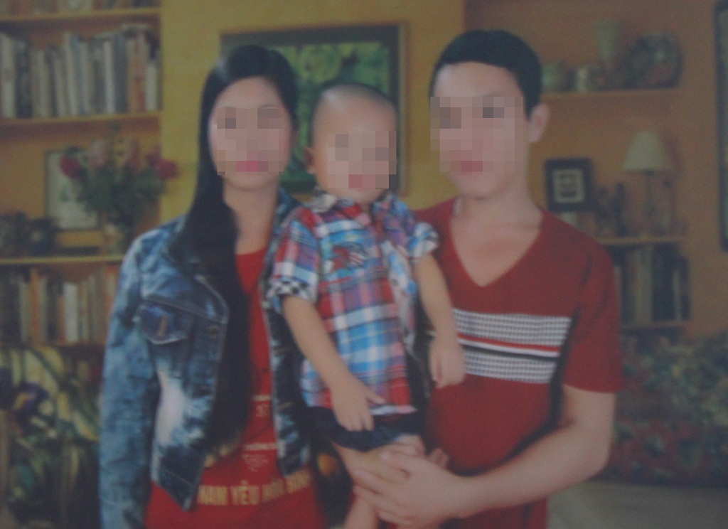 “Đường đi” của “ết” - 1
Chồng bị nhiễm HIV sau một lần sỹ diện chích chung kim tiêm với người nghiện, Lữ Thị H. cũng bị lây nhiễm căn bệnh thế kỷ từ chồng.