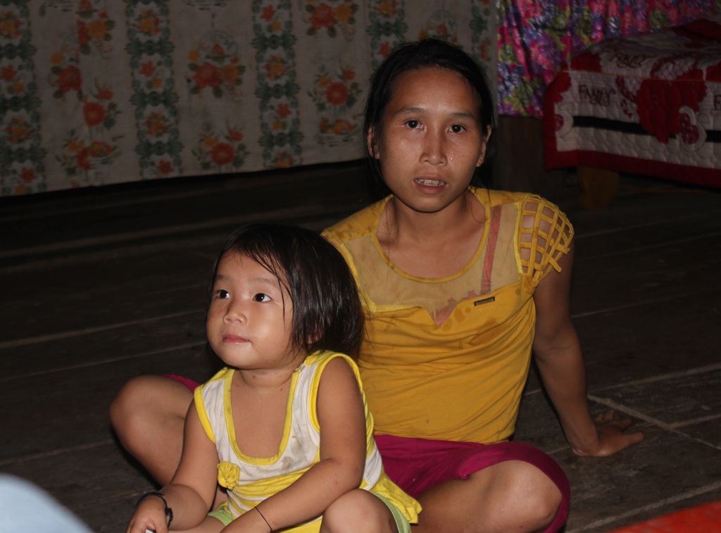 “Đường đi” của “ết” - 4 Vợ của Lương Văn D. là một trong ít phụ nữ không bị lây nhiễm HIV từ chồng nhờ được bác sỹ tư vấn.