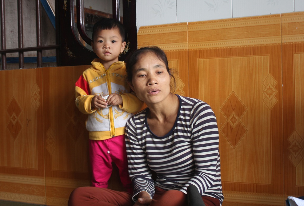 
Theo chị Hương lý giải thì việc cho con nghỉ học đi làm osin là do hoàn cảnh quá khó khăn.
