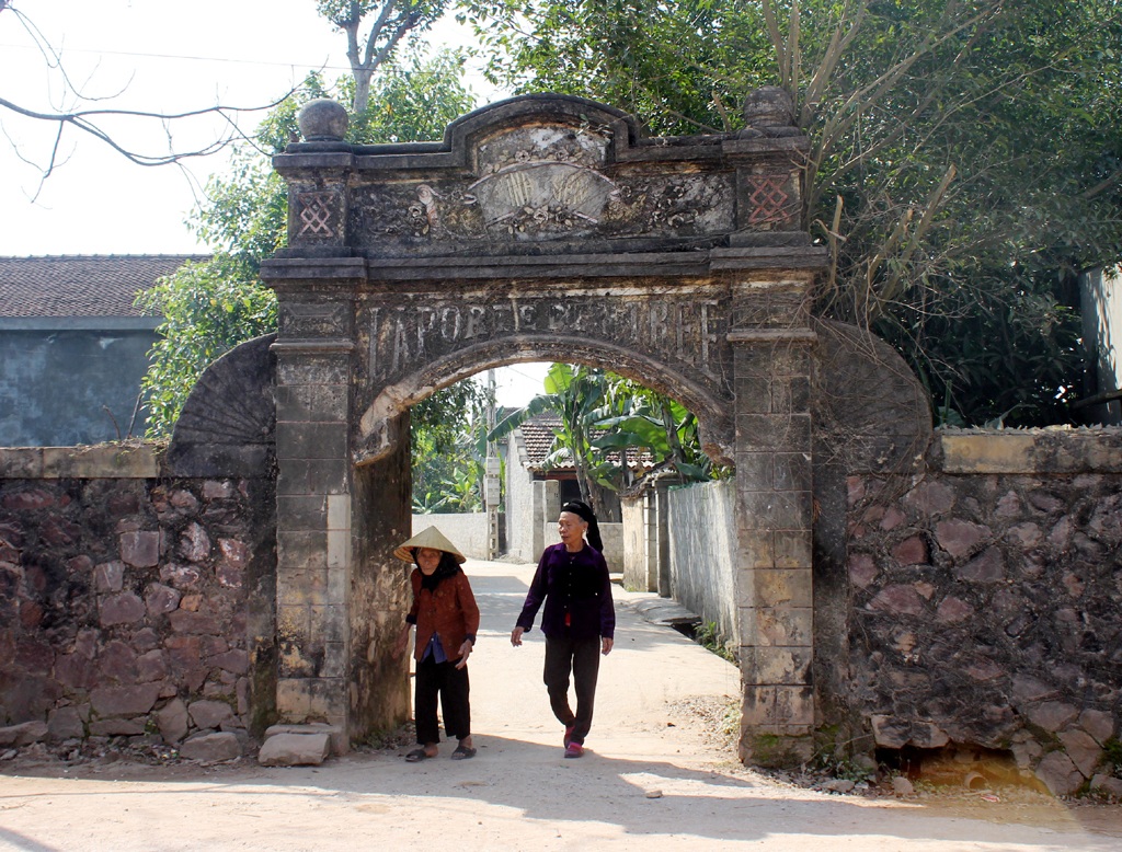 Bài 2: Loay hoay giữ cổng làng - 2 Cổng làng Vĩnh Yên (Diễn Lộc) là chiếc cổng làng cổ hiếm hoi còn sót lại ở huyện Diễn Châu (Nghệ An).