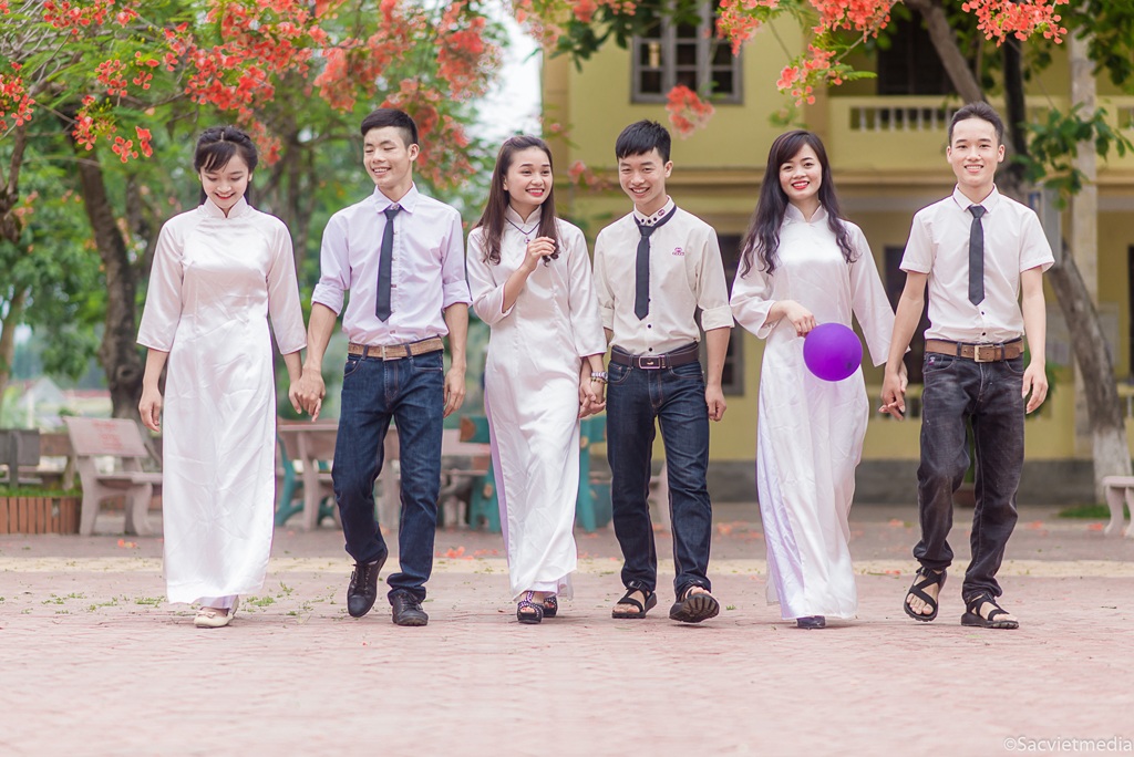 Bộ kỷ yếu hồi tưởng… thời quần loe - 10 Nhưng cũng rất hồn nhiên và tươi trẻ đúng với lứa tuổi của mình