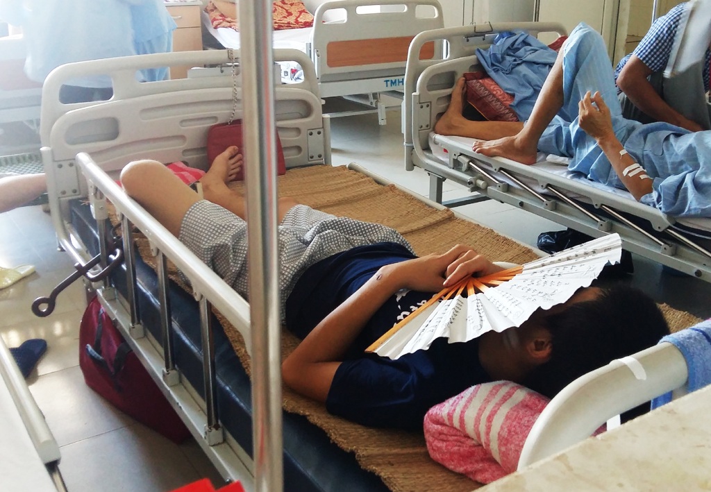Nghi can sát hại hai vợ chồng ở Nghệ An bị khởi tố tội danh giết người và cướp tài sản - 1 Nghi can Vi Văn Thắng đang được điều trị tại Bệnh viện đa khoa Nghệ An và được canh giữ nghiêm ngặt.