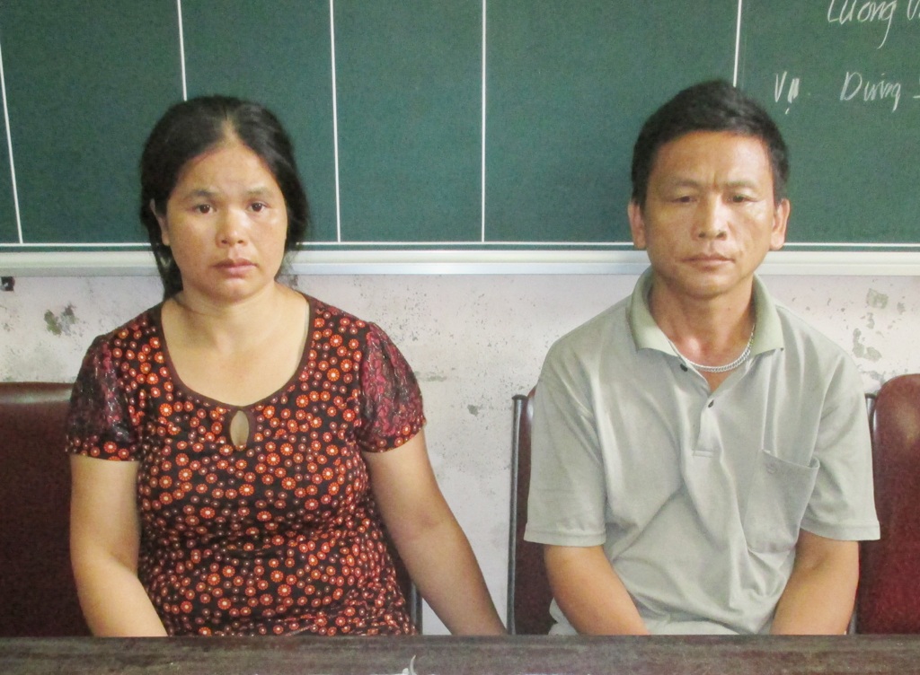 Đánh sập “đại lý” ma túy lưu động của cặp vợ chồng “hờ” trang bị súng AK - 1 Lô Thị Mùn và Hờ Dúa Chò tại cơ quan điều tra Công an huyện Tương Dương.