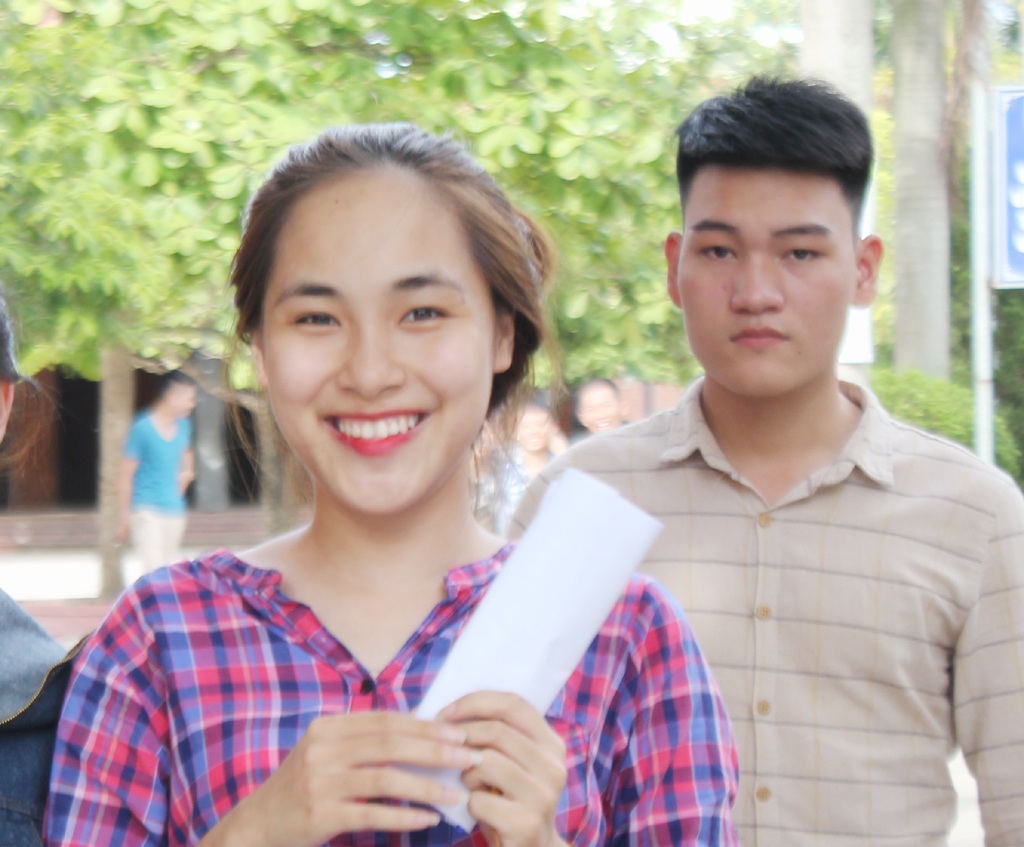 
Nụ cười rạng rỡ của Nguyễn Thị Thùy Linh sau khi hoàn thành kỳ thi THPT quốc gia năm 2016.

