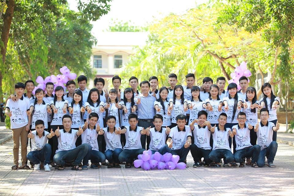 Học trò trường huyện đạt hơn 28 điểm xét tuyển đại học - 3 Lớp 12A1, Trường THPT Bắc Yên Thành có 5 học sinh đạt điểm xét tuyển đại học từ 27 điểm trở lên.