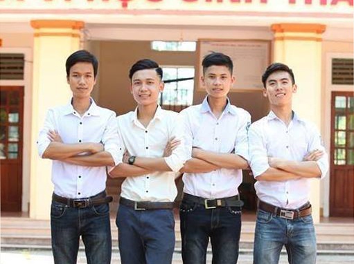 Á khoa khối B xứ Nghệ: Làm gia sư từ năm lớp 6! - 3 Trần Quốc Trường (thứ hai từ trái qua) cùng các bạn thân trong lớp.