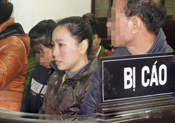 Câu chuyện về nữ tử tù làm việc nghĩa từ buồng biệt giam - 1 Nguyễn Hoài Thu trong phiên tòa sơ thẩm diễn ra vào năm 2013.