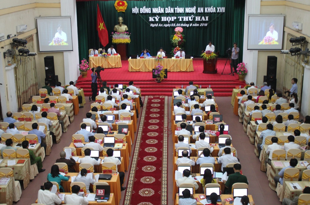 Nghệ An: Tự thanh tra nội bộ, không phát hiện tham nhũng - 1 Các đại biểu tham dự kỳ họp thứ 2, HĐND tỉnh Nghệ An khóa XVII nghe báo cáo về tình hình kinh tế, xã hội, an ninh. quốc phòng... 6 tháng đầu năm 2016 trong phiên khai mạc vào sáng ngày 3/8.