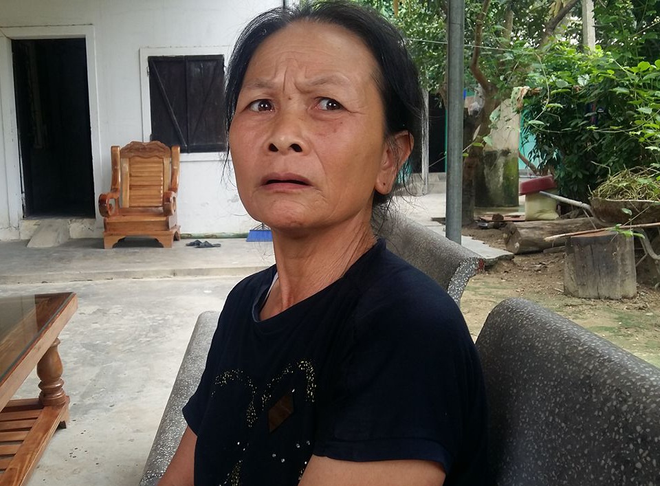 
Bà Nguyễn Thị Việt vẫn chưa hết bàng hoàng sau khi con trai mình gây án. Trước đây, lo sợ bệnh tình sẽ ảnh hưởng đến công việc và cuộc sống của Quân nên gia đình bà đã dấu thông tin Quân đã có thời gian điều trị tại Bệnh viện Tâm thần.
