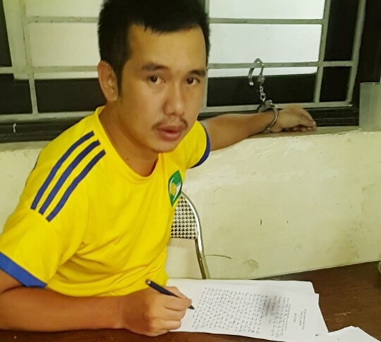 Cướp ô tô rồi yêu cầu chủ xe chuộc lại - 1 Nguyễn Văn Hải viết lời khai tại cơ quan điều tra.
