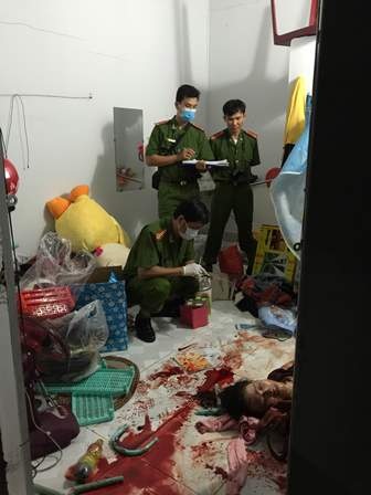Cơ quan công an đang khám nghiệm hiện trường, điều tra vụ án