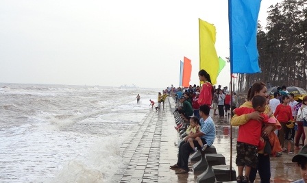 Tắm biển ngày Tết, 2 người chết đuối - 1 Biển Ba Động, nơi 2 nạn nhân tử vong trong mấy ngày Tết