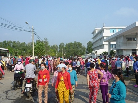 Tiền Giang: Hàng ngàn công nhân đình công phản đối chính sách của công ty - 1
