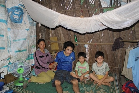 
Gia cảnh khốn khó rất cần sự giúp đỡ của cộng đồng
