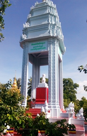 Khánh thành đài tưởng niệm truyền thống cách mạng đồng bào Khmer - 1 Đài tưởng niệm truyền thống cách mạng của đồng bào Khmer Nam bộ