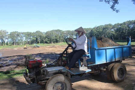 Nạo vét di tích lịch sử văn hóa Ao Bà Om đã cạn trơ đáy - 3