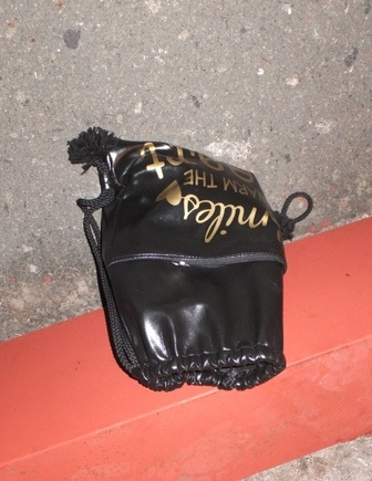 Đồ dùng cá nhân bé O. để lại tại hiện trường