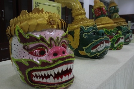 Độc đáo mặt nạ, mão trong sân khấu dân gian của đồng bào Khmer - 2