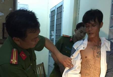 Đối tượng Đức tại cơ quan công an (ảnh do cơ quan công an cung cấp)