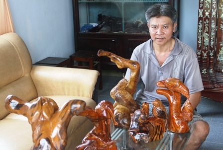 Ngoài ra, anh còn làm những tác phẩm nhỏ với giá rẻ phục vụ người tiêu dùng