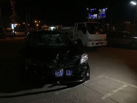 Chiếc xe biển xanh gây tai nạn bị hư hỏng nặng