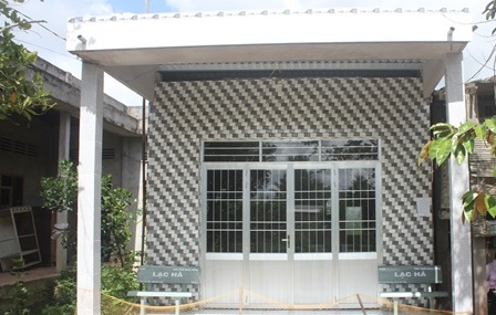 Ông Sĩ cùng lúc nhận 2 suất nhà tình thương khiến dư luận bức xúc