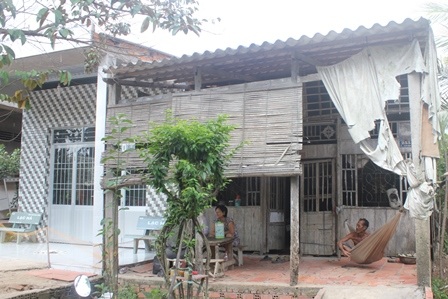 Kỳ lạ em vợ Bí thư xã được "chia" cùng lúc 2 suất xây nhà tình thương! - 4