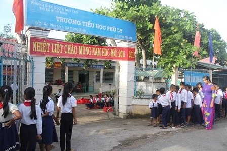Trường Tiểu học Phù Ly tưng bừng tổ chức lễ khai giảng năm học mới.