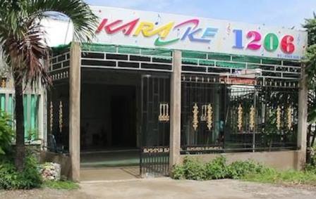Truy bắt nghi phạm đâm chết người trong quán karaoke - 1 Hiện trường nơi xảy ra vụ án mạng