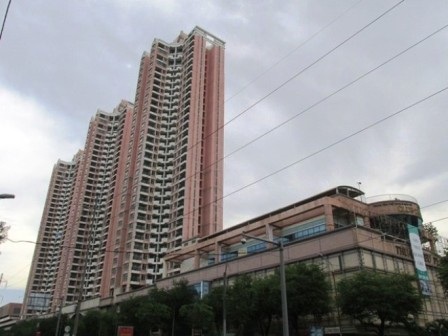 Không dễ xoá bỏ toà nhà "ba cây nhang" - 1