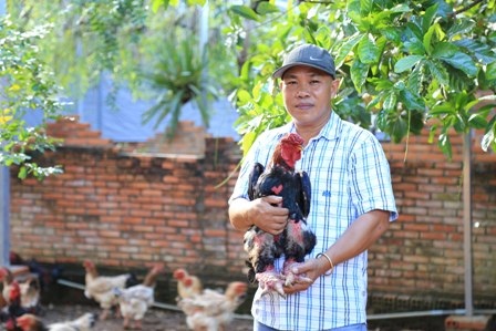 Bỏ túi trăm triệu mỗi tháng nhờ gà Đông Tảo - 1 Vũ Ngọc Tuấn, người đàn ông từ hai bàn tay trắng đã không ngừng phấn đấu vươn lên để trở thành “ông trùm” gà Đông Tảo