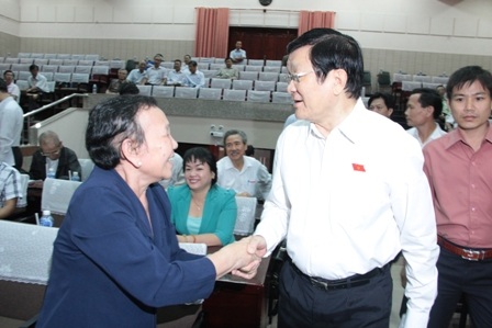 Chủ tịch nước: Hãy bầu những người hết lòng vì dân - 1 Chủ tịch nước Trương Tấn Sang cảm ơn bà con cử tri đã đóng góp nhiều ý kiến thiết thực