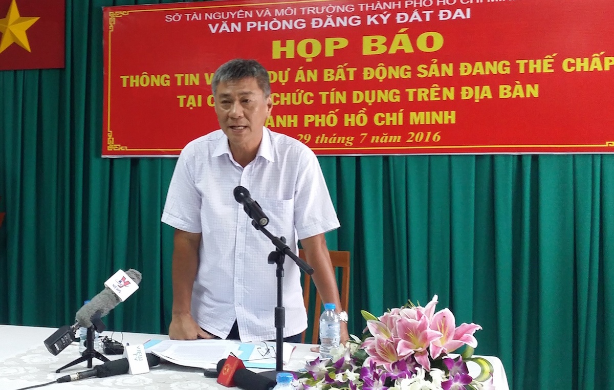 Công bố 77 dự án thế chấp ngân hàng là để chủ đầu tư thực hiện tốt các thủ tục - 2 Ông Phạm Ngọc Liên, Giám đốc Văn phòng đăng ký đất đai TPHCM trả lời báo giới