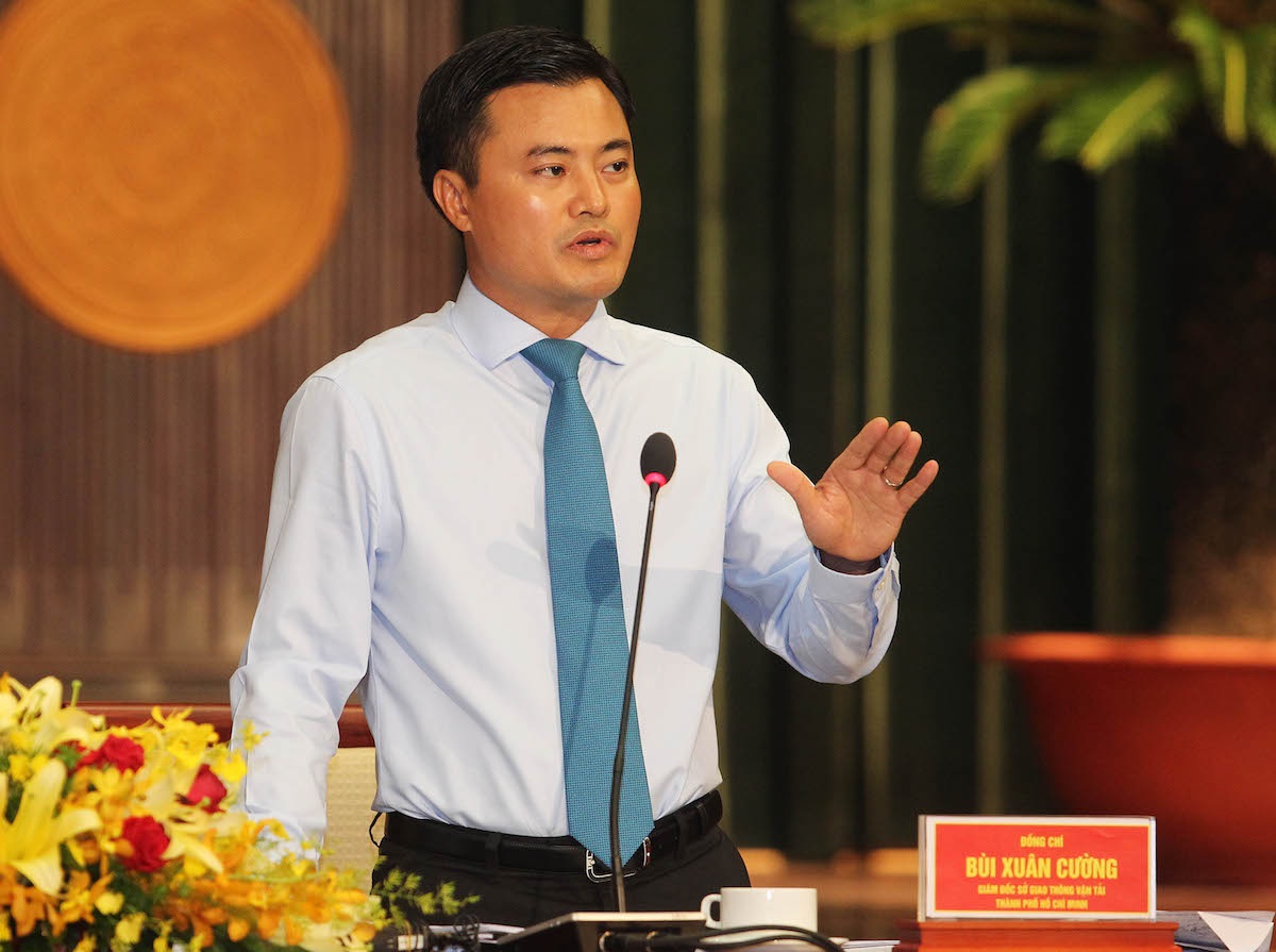 Ông Bùi Xuân Cường, Giám đốc Sở Giao thông vận tải (GTVT) đã đăng đàn trả lời chất vấn (Ảnh: Hoàng Triều)