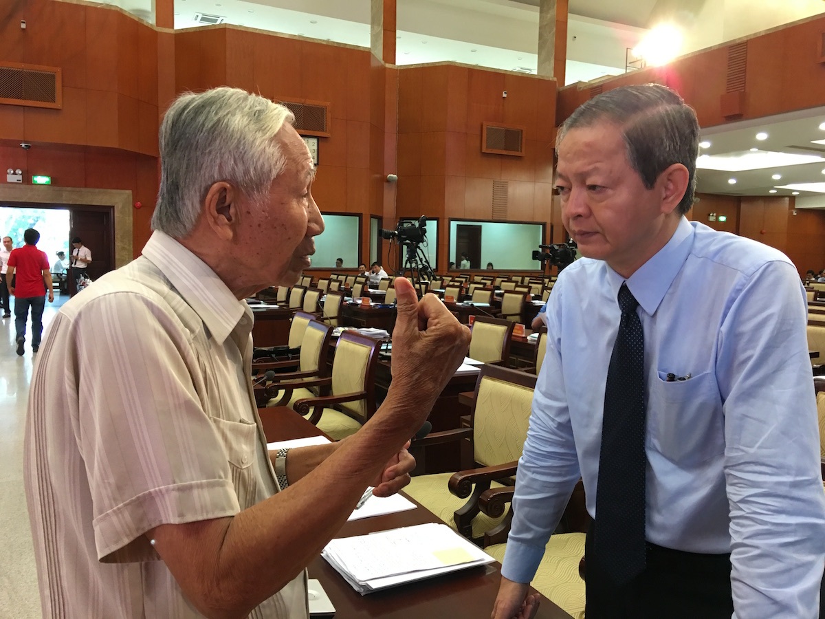 
Ông Lê Văn Khoa, Phó Chủ tịch UBND TPHCM (phải) cho rằng, quy hoạch là cần thiết nhưng phải làm như thế nào cho khoa học, hợp lý, không gây ảnh hưởng quyền lợi người dân
