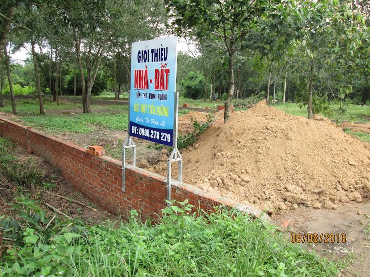 Nhà đất Đồng Nai sôi động trở lại sau nhiều năm "bất động" - 2 Anh Nguyễn Anh Tuấn (chuyên gia bất động sản tại huyện Nhơn Trạch) cho biết, lô đất này tại đường Nguyễn Hữu Cảnh, xã Long Tân tăng giá bán lên 500 triệu đồng chỉ trong vòng 10 ngày