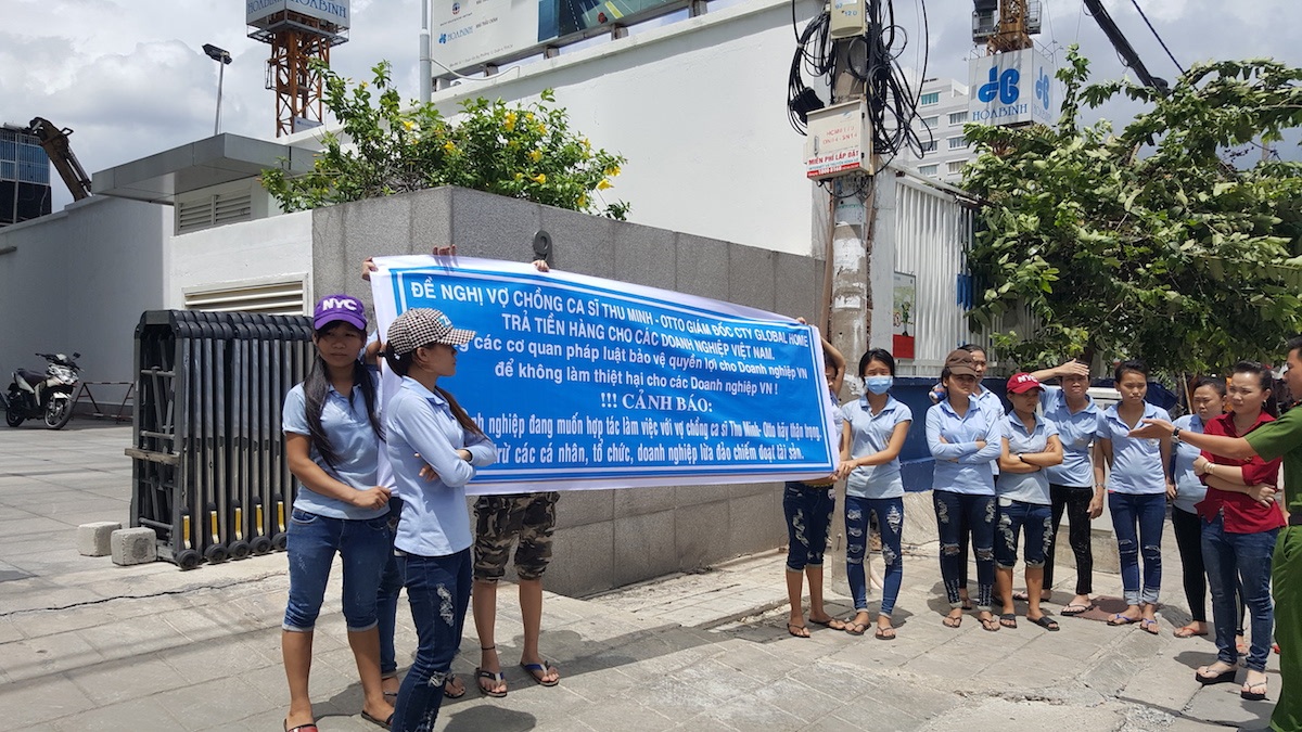 Hàng loạt doanh nghiệp lên tiếng tố chồng ca sĩ Thu Minh “quỵt nợ” - 1
Đối tác đến tận công ty của Otto để đòi nợ
