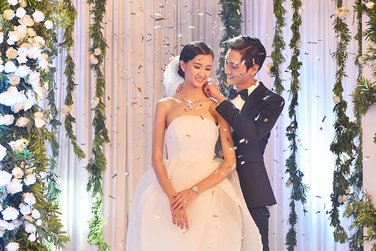 Với câu thoại “Vì em là món quà vô giá”, Huy Quang vào vai chú rể quá “ngọt” và được giám khảo đánh giá cao. Riêng Thùy Trang được xem là “đơ trong mọi khoảnh khắc” và chưa thể hiện được trọn vẹn một cô dâu rạng ngời hạnh phúc trong ngày cưới