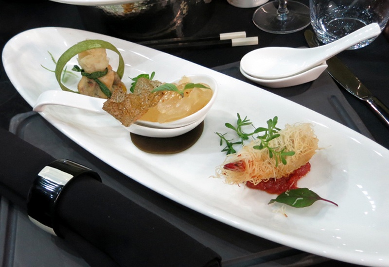 Món thủy hải sản: Súp cá tuyết nước dùng tôm tít hương rau rừng