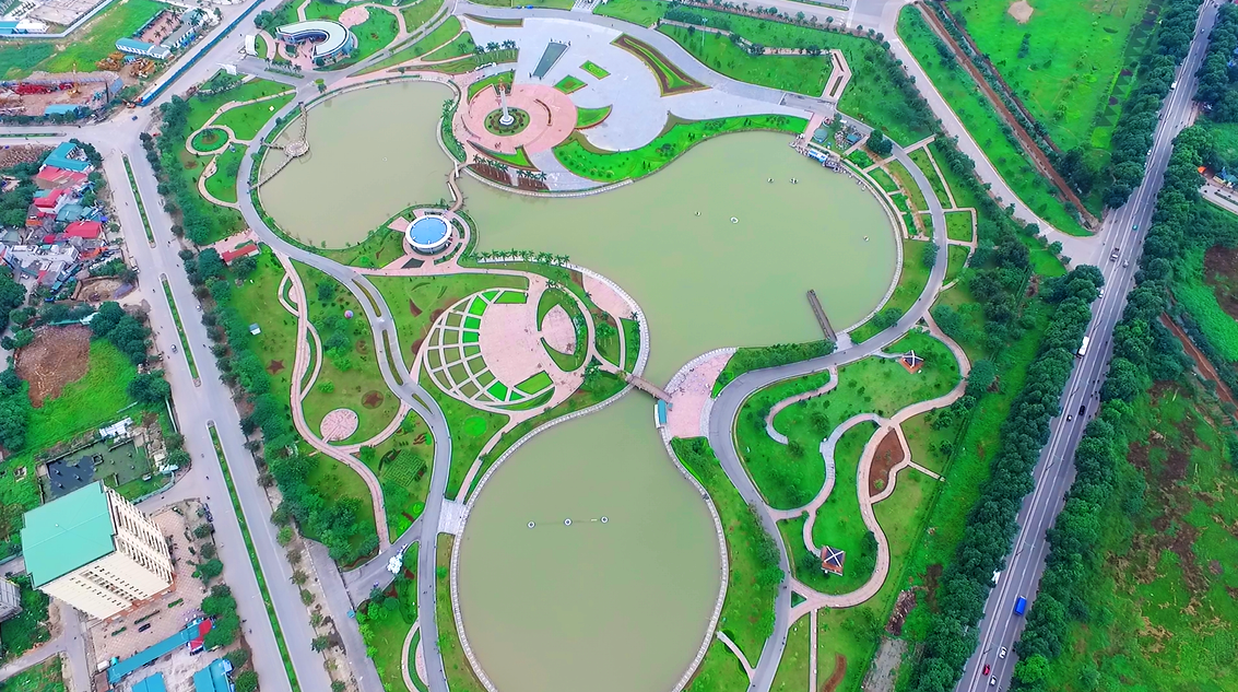 Hồ điều hòa được bố trí đan xen tạo nên một cảnh quan, mềm mại, hấp dẫn