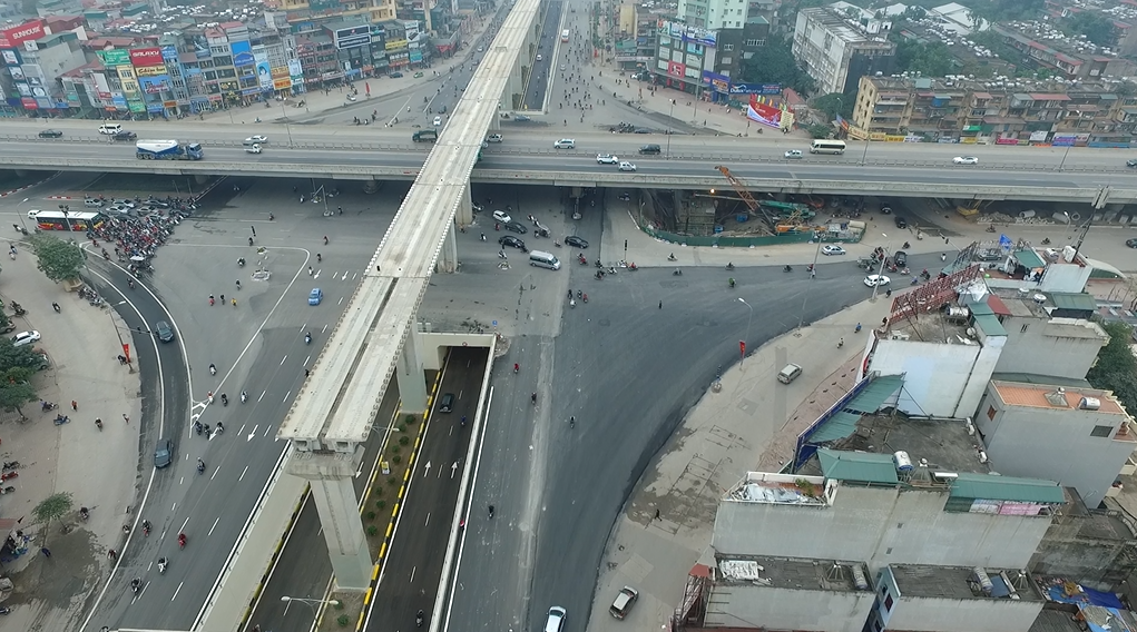 Ngay sau khi hai hầm chui Thanh Xuân và Trung Hòa thông xe, Sở GTVT Hà Nội bắt đầu phương án tổ chức, phân luồng giao thông trên các tuyến đường ở khu vực này