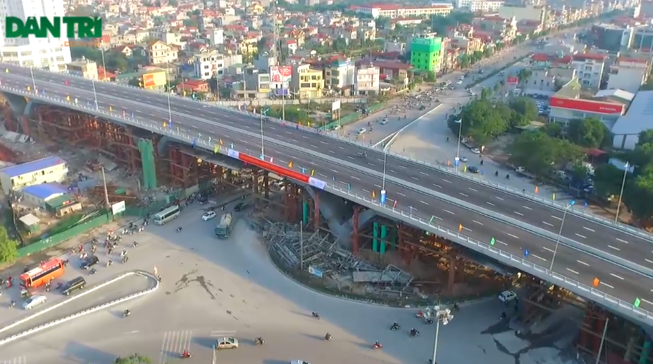 Dự án được thiết kế bao gồm một hạng mục chính là cầu vượt qua vòng xuyến, với 6 làn xe cơ giới theo hướng đường nguyễn Văn Linh – đường 5 kéo dài và hai hầm chui qua cầu đường sắt cho phương tiện giao thông chạy trong nội đô và người đi bộ.