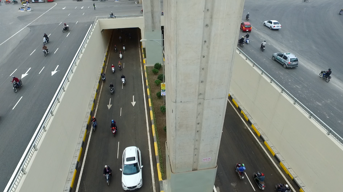 Tổng chiều dài hầm và đường dẫn vào hầm 980m.