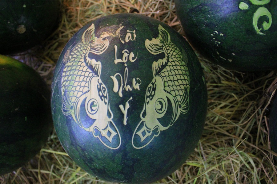 Với công nghệ khắc laser, người thợ tiết kiệm được khoảng 10 lần so với cách làm truyền thống. (Ảnh: Hà Trang)