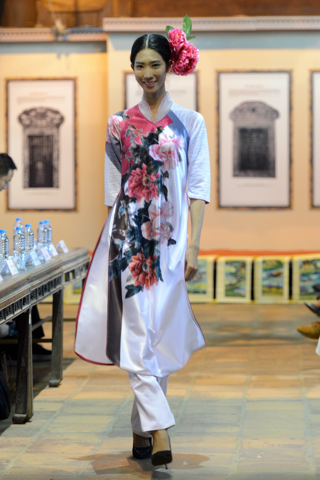 Các mẫu thiết kế trẻ trung, thanh lịch gắn với đời thường nhưng vẫn tôn vinh nét đẹp người phụ nữ hiện đại