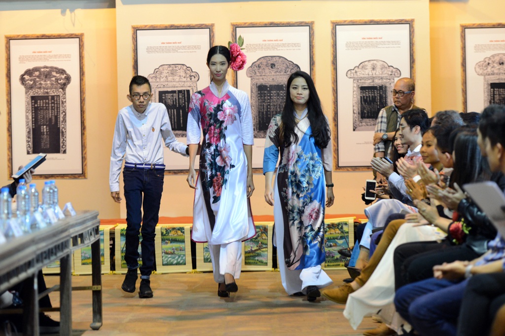 Khác với mọi năm, năm nay lễ hội áo dài được mở rộng hơn về cả quy mô lẫn ý tưởng thiết kế. Ngoài những mẫu thiết kế trẻ trung, hiện đại cũng sẽ có những mẫu áo dài dành cho phụ nữ lớn tuổi, đàn ông, thiếu nhi đặc biệt có cả áo dài dành cho người khuyết tật.