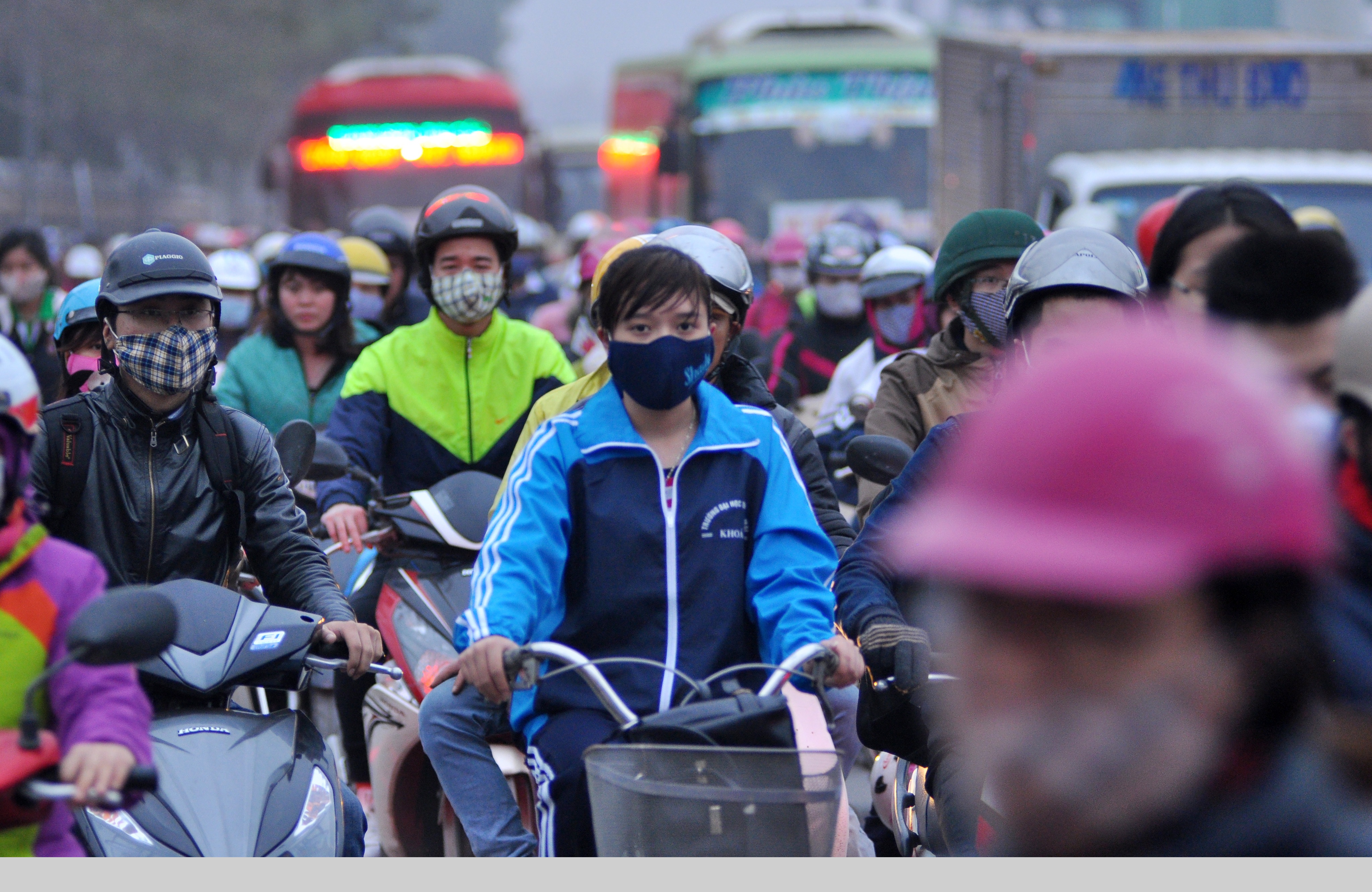 Nhích từng cm trên đường