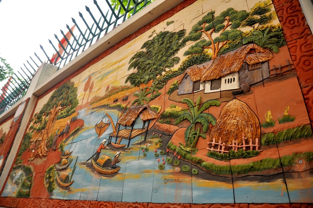 Cảnh làng quê Việt với dòng sông, con đò, bến nước được tái hiện một cách nên thơ, bình dị